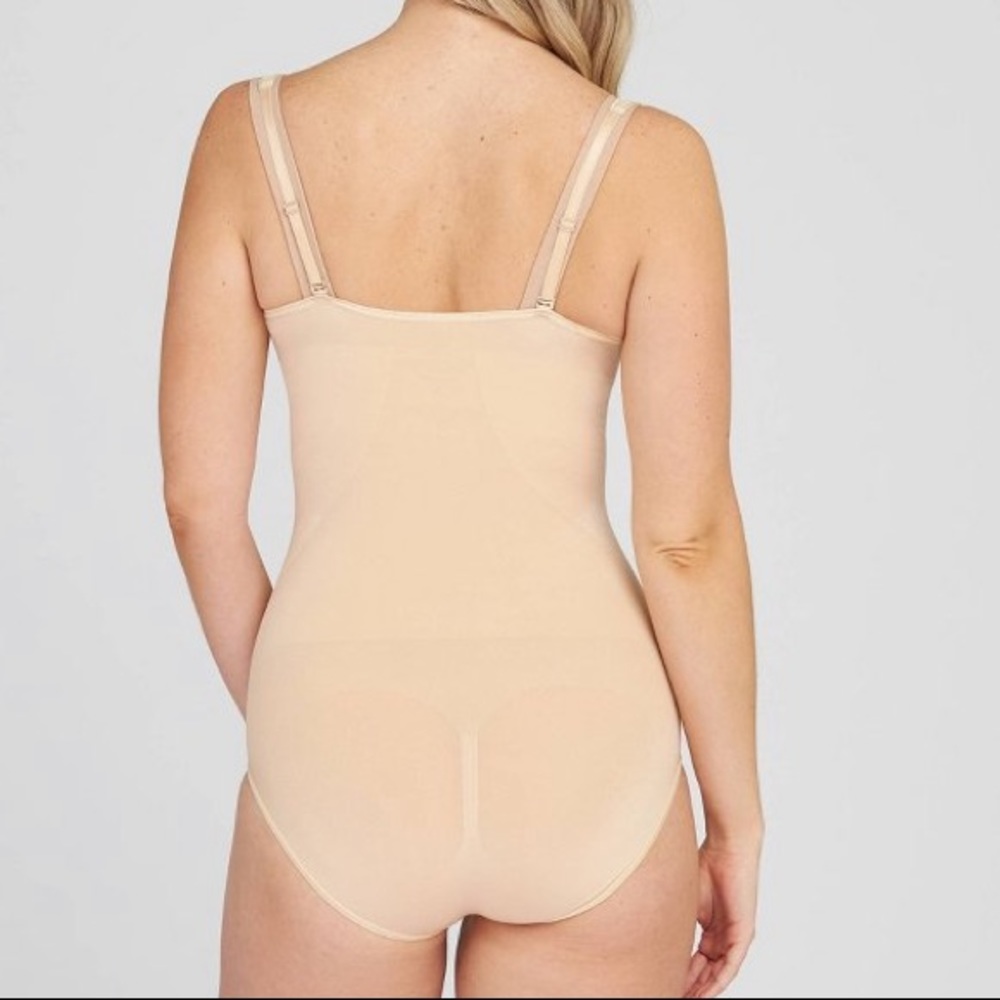 Assets by Spanx Open Bust Panty Bodysuit - Picture 4 of 14